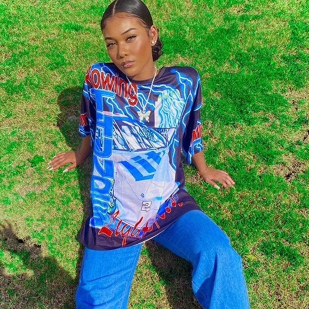 Cute oversized graphic tee 💙